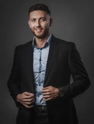 Porträtt av Ayman Alsaid