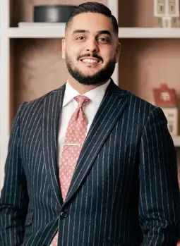 Porträtt av Amir Ekbatani