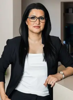 Porträtt av Nila Rezaei