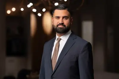 Porträtt av Siya Babaoglu